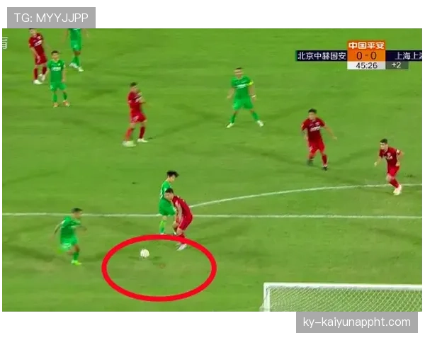 VAR延迟判罚：为何裁判不立刻吹停比赛？